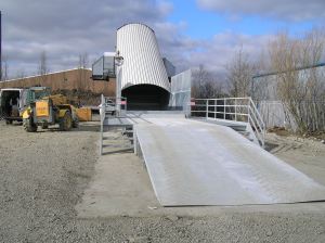 Nastro trasportatore per rifiuti ZC2114 con reversibile e rampa in acciaio