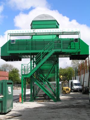 Nastro trasportatore per rifiuti ZC2114 verniciato verde con nastro reversibile.