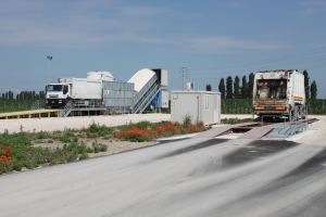 Nastro trasportatore per rifiuti ZC2114 stazione di trasferimento al lavoro.